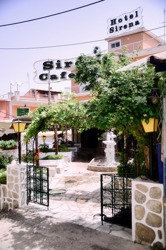 Sirena Beach Hotel 7/56