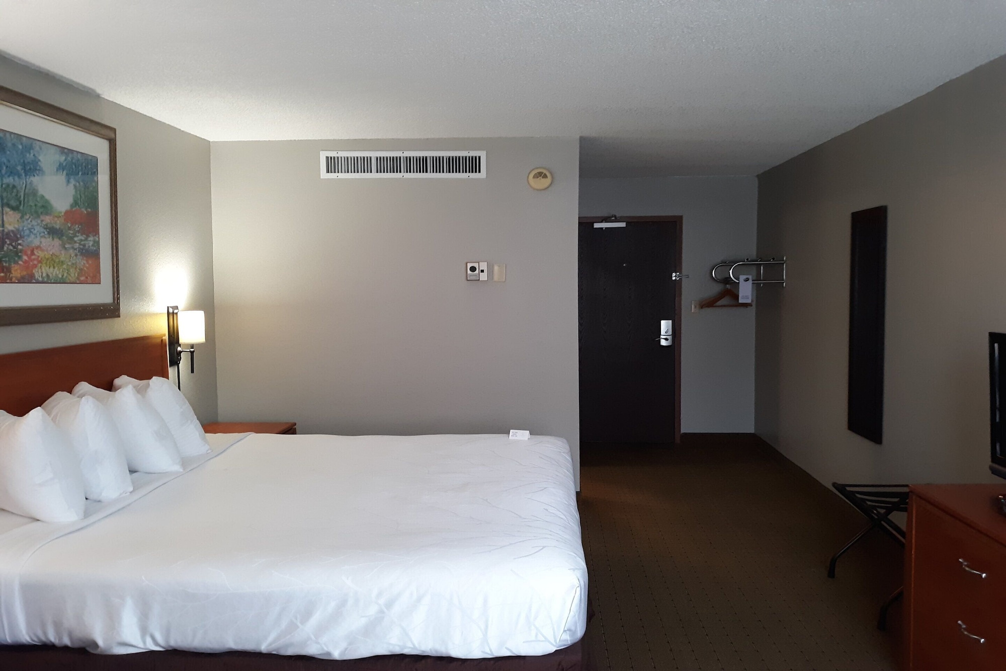ROOM, KING BED
