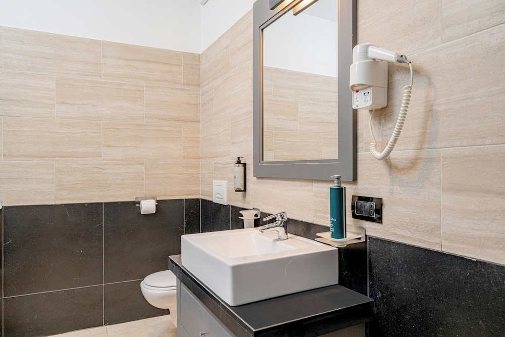 Superior, Queen Bed, Sea Front، Bellevue Sardinia Resort Affiliated by Melia 6/8