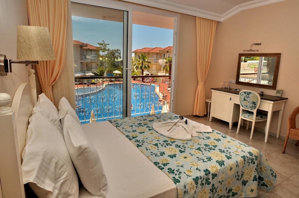 The Blue Lagoon Deluxe Hotel 11/28