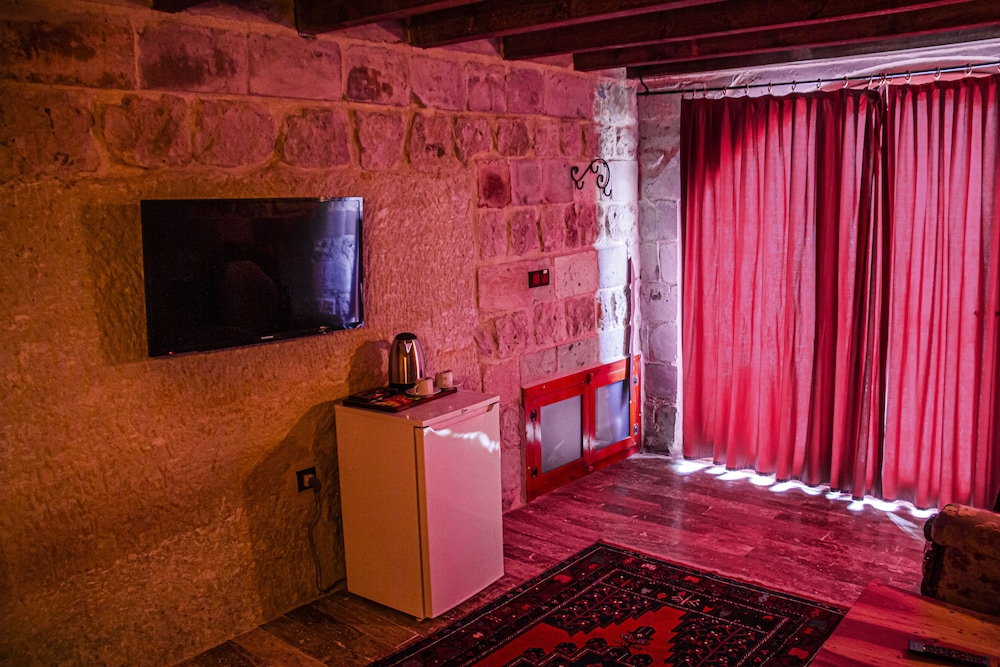 Junior Ottoman Cave 30/41