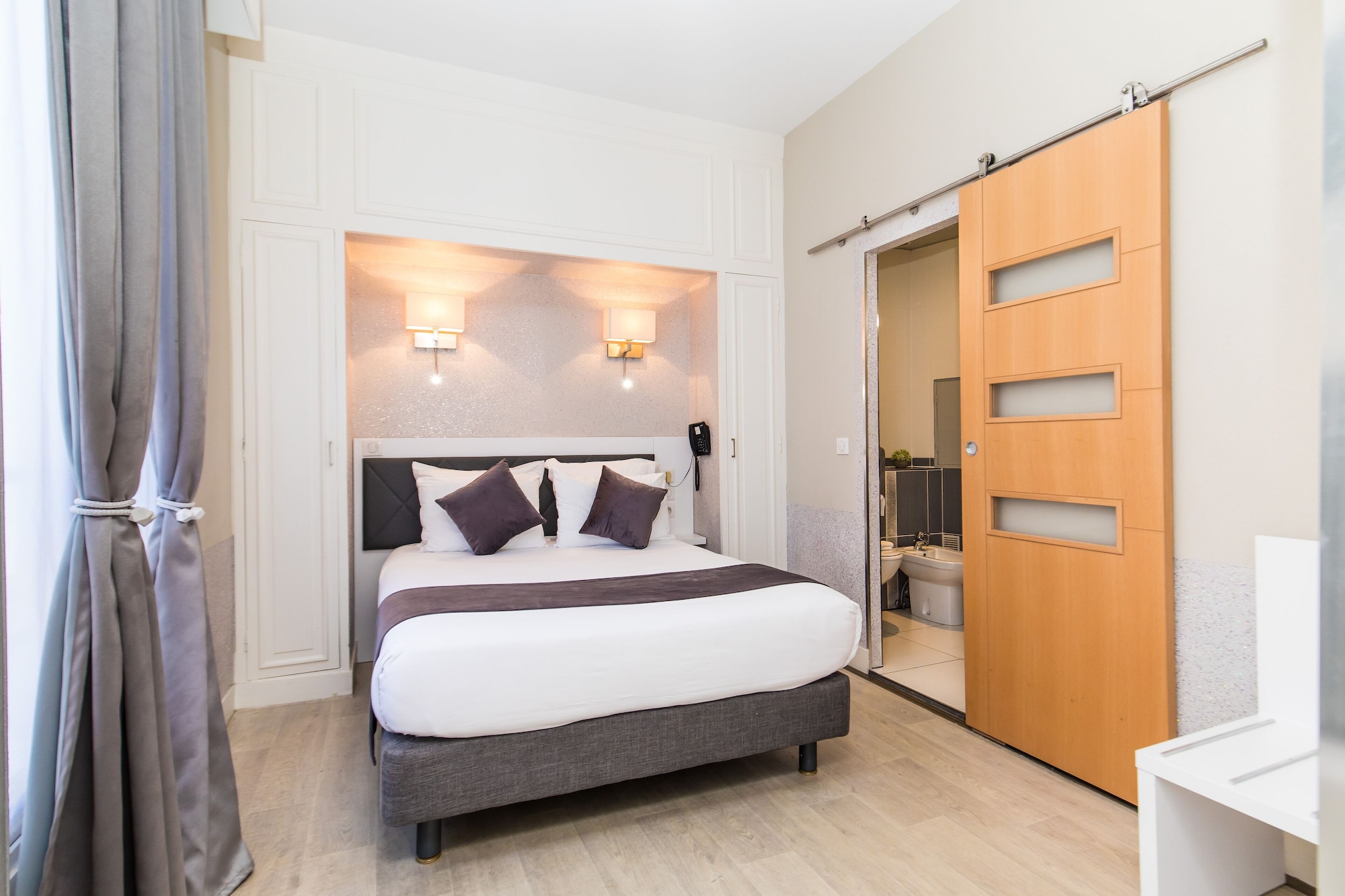 BUSINESS, SUITE