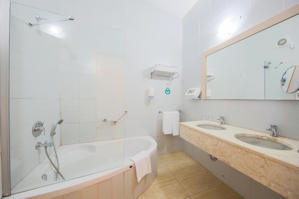 Daima Biz Hotel 50/50
