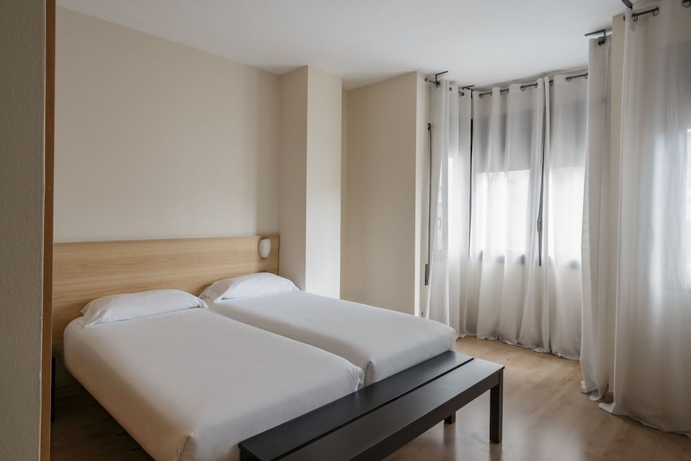 Villarroel Barcelona Apartment 10/35