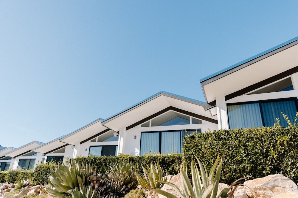 Lakehouse Hotel and Resort 1/100