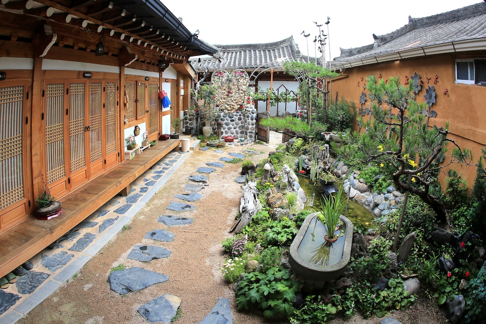 Happiness Full Hanok Guesthouse Jeonju 45/53