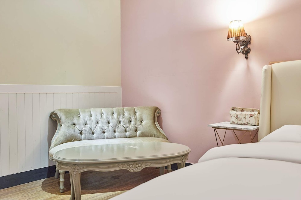 648 Hotel 37/57