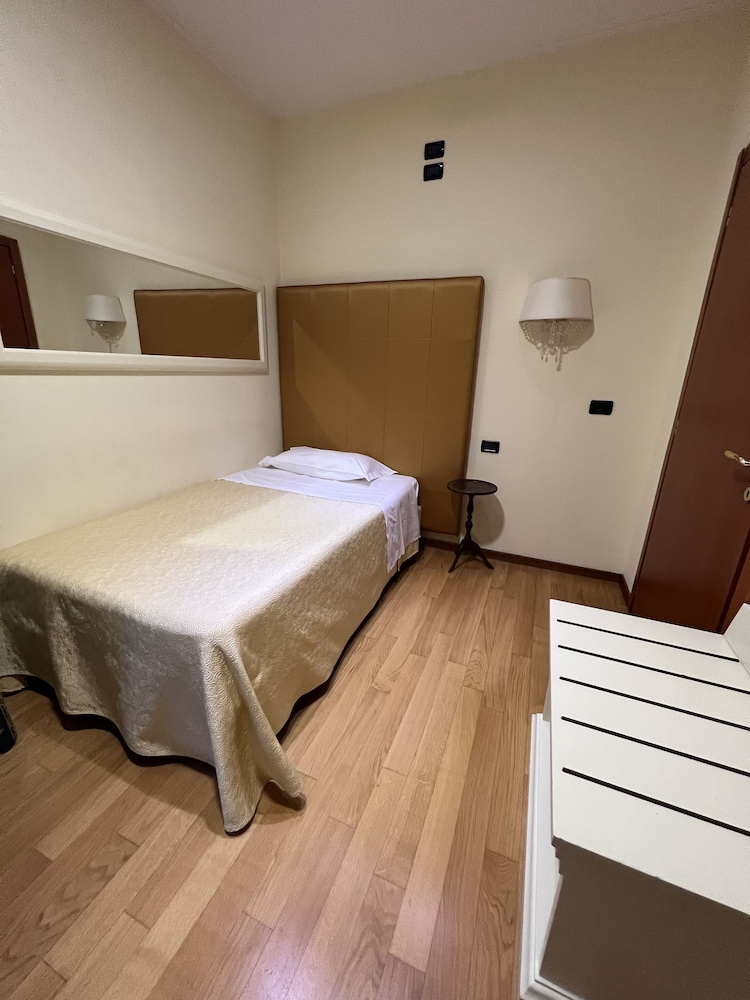 Torre Della Vittoria Hotel 8/50