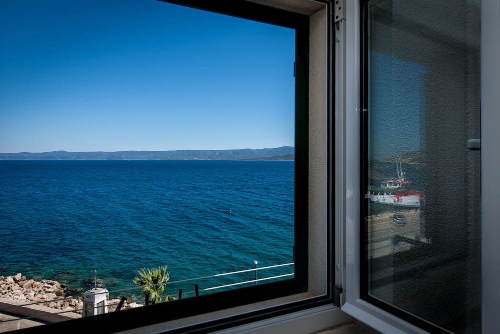 Luxury Seaside Apartments 35/50