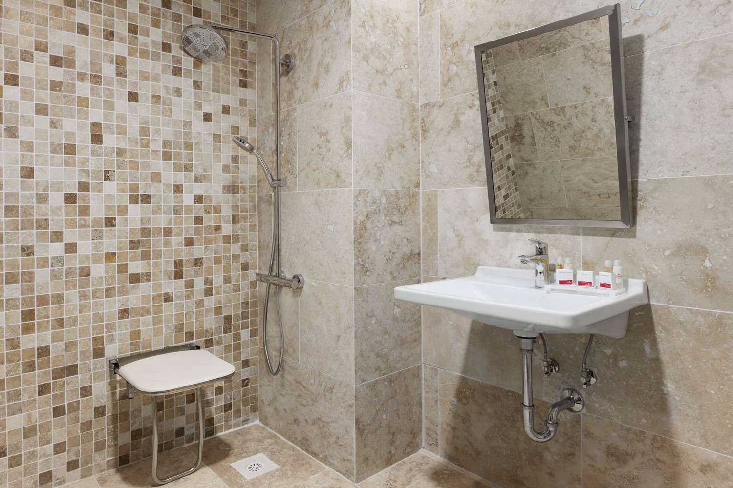 Ramada Hotel & Suites by Wyndham Istanbul Merter 24/24
