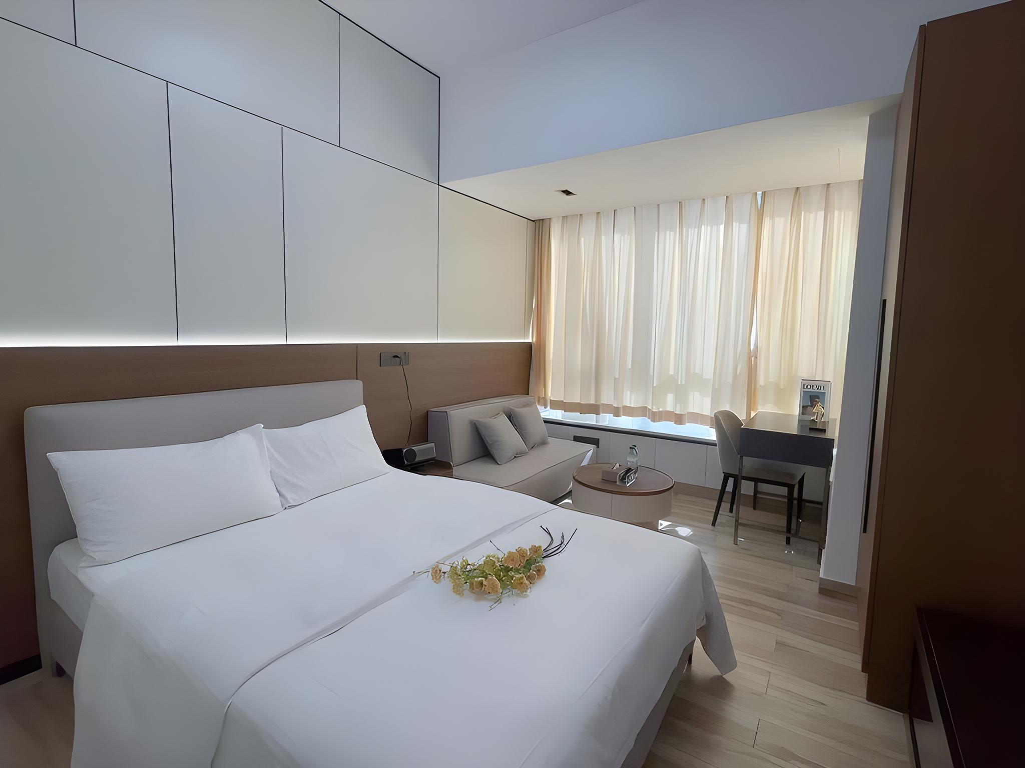 Boutique, Scenic, Queen Bed, City Skyline View, Washing Machine
