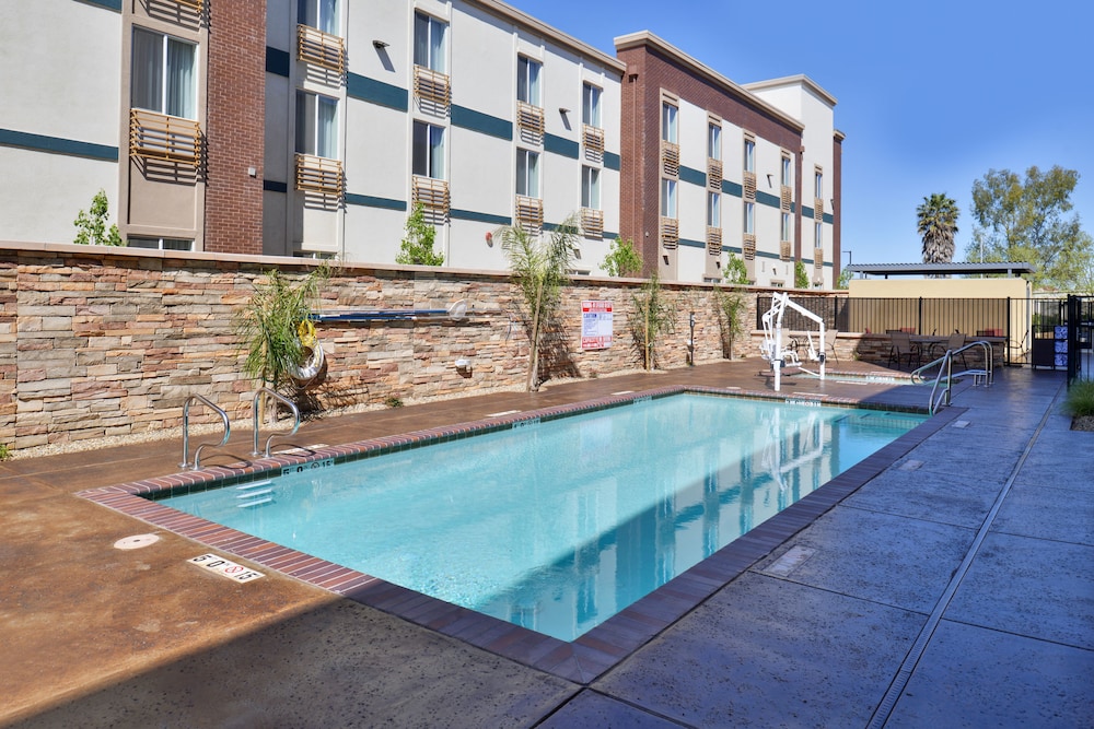 Fairfield Inn And Suites By Marriott Sacramento Airport Woodland 2/44