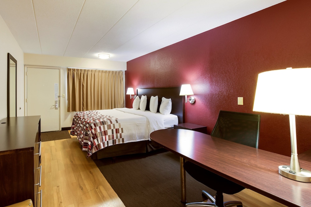 Red Roof Inn Grand Rapids Airport 13/33