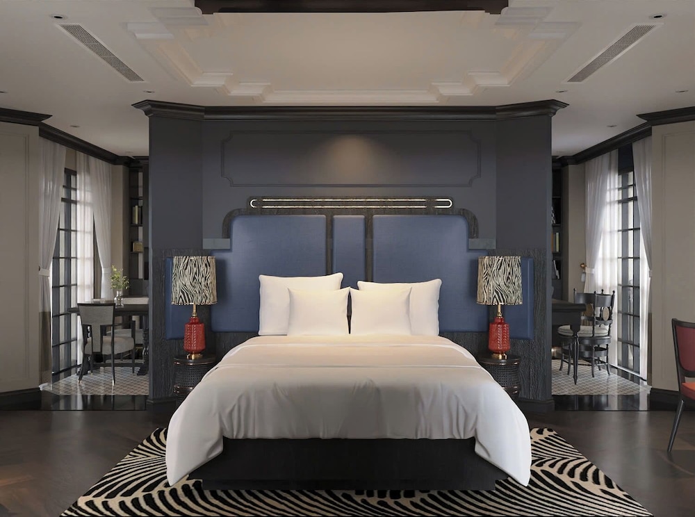 Grand, Champton, Suite, King Bed, City View, Terrace