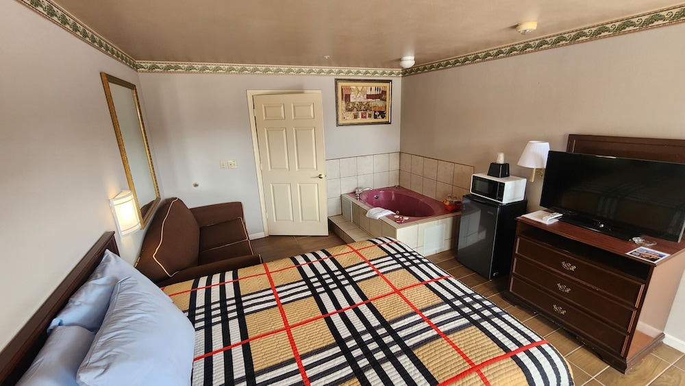Benbrook Inn & Suites by Fort Worth I-20 22/34