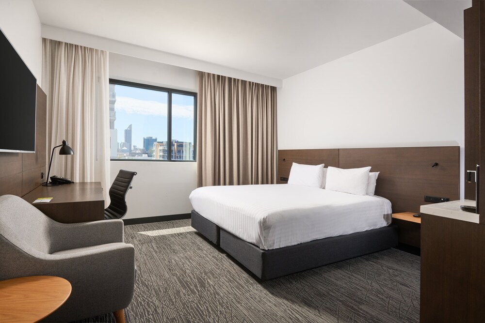 Holiday Inn West Perth 26/70