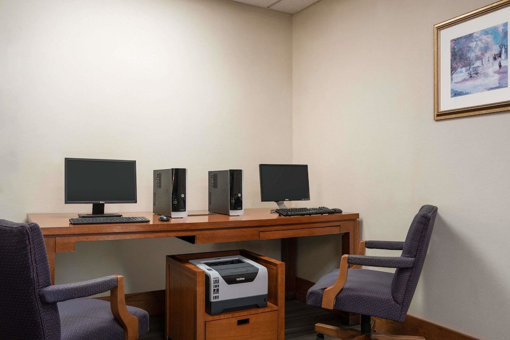 Days Hotel By Wyndham Allentown Airport / Lehigh Valley 45/47
