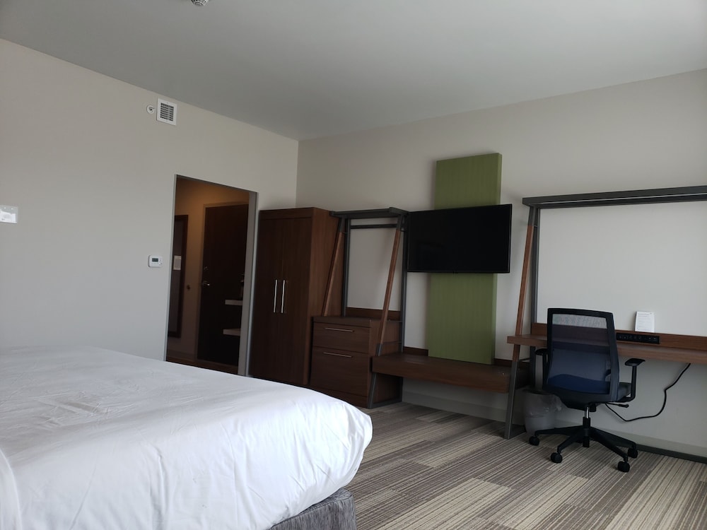 HOLIDAY INN EXPRESS & SUITES BRIGHAM CITY - NORTH UTAH 24/57