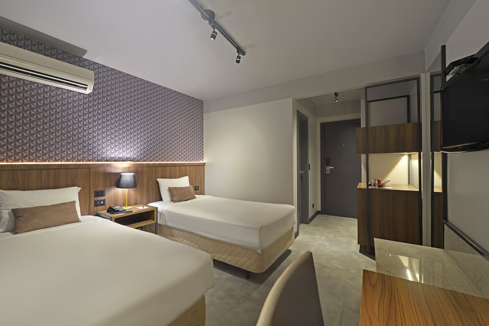 غرفة قياسية بسريرين فرديين، Hotel Deville Business Maringa 3/8