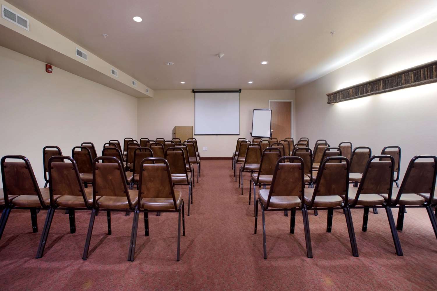 Microtel Inn And Suites Bozeman 31/34