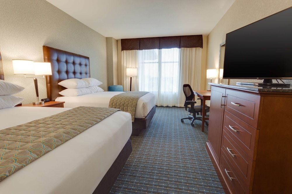 Drury Plaza Hotel St. Louis St. Charles 7/38