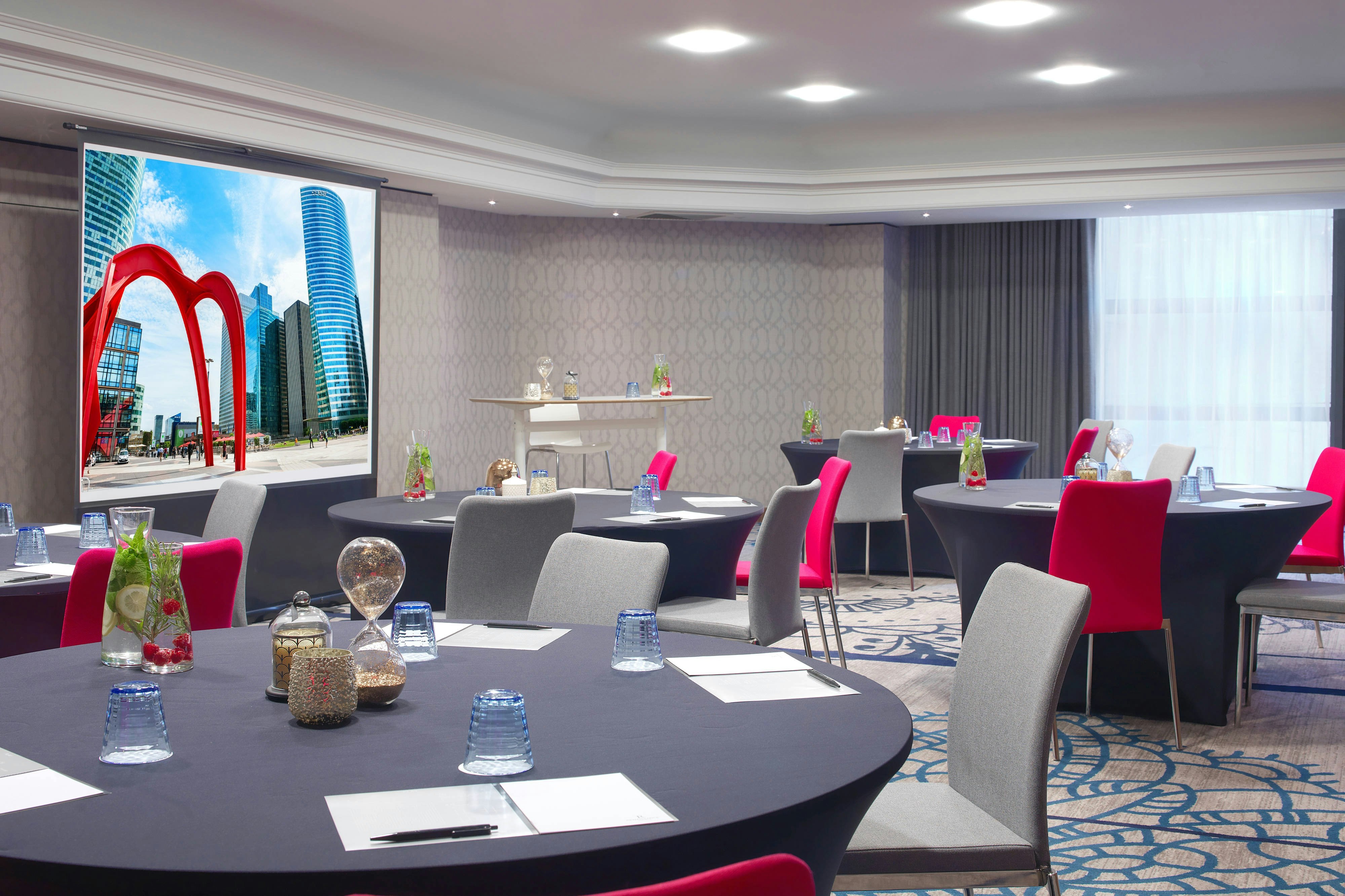 RENAISSANCE PARIS LA DEFENSE HOTEL 26/34