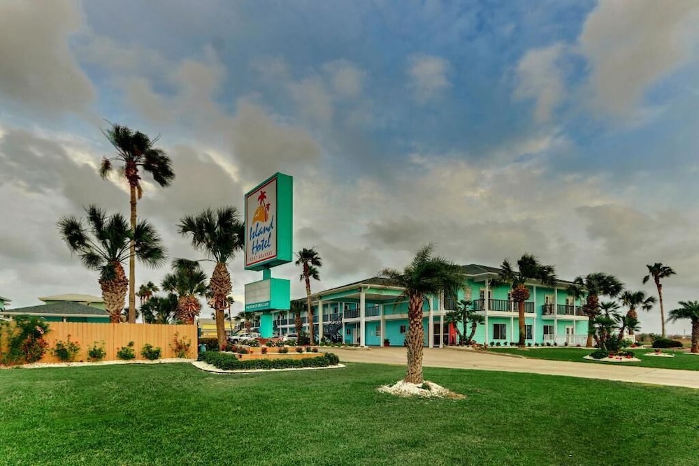 OYO The Island Hotel 12/76