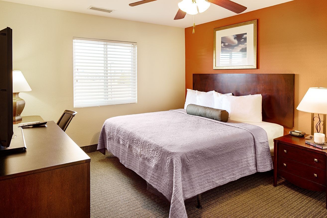 1 BEDROOM, SUITE