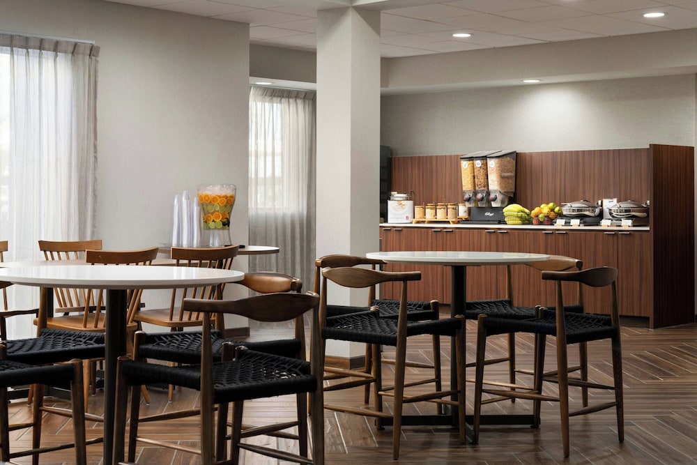 Fairfield Inn & Suites Newark Liberty International Airport 21/38