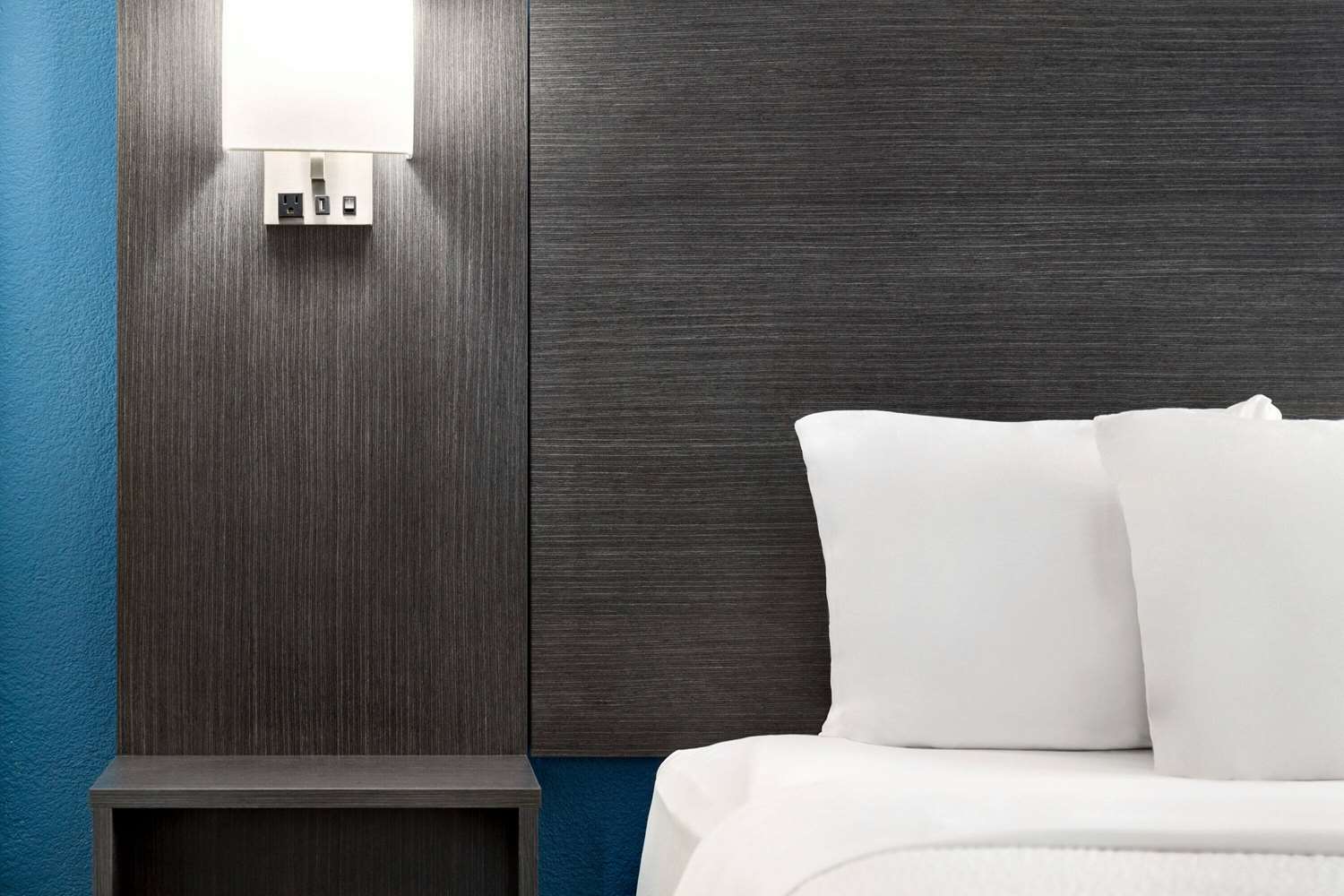 La Quinta Inn & Suites by Wyndham Chicago Tinley Park 26/47