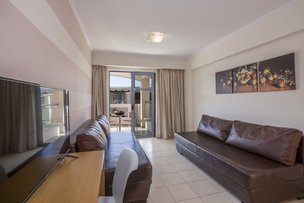 Isida Hotel 17/50