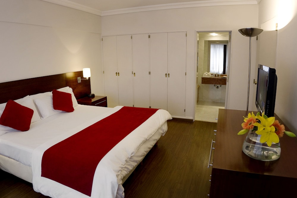 Classic, Queen Bed