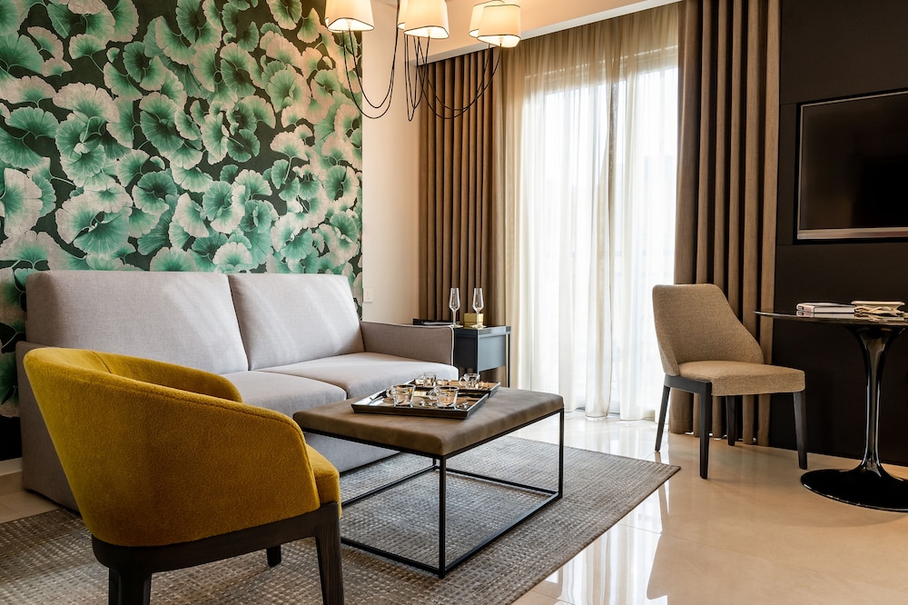 Valentina Hotel 32/50