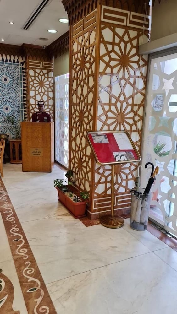 فندق جوار المدينة الفندقية(Jiwar Al Madina Hotel) 12/50