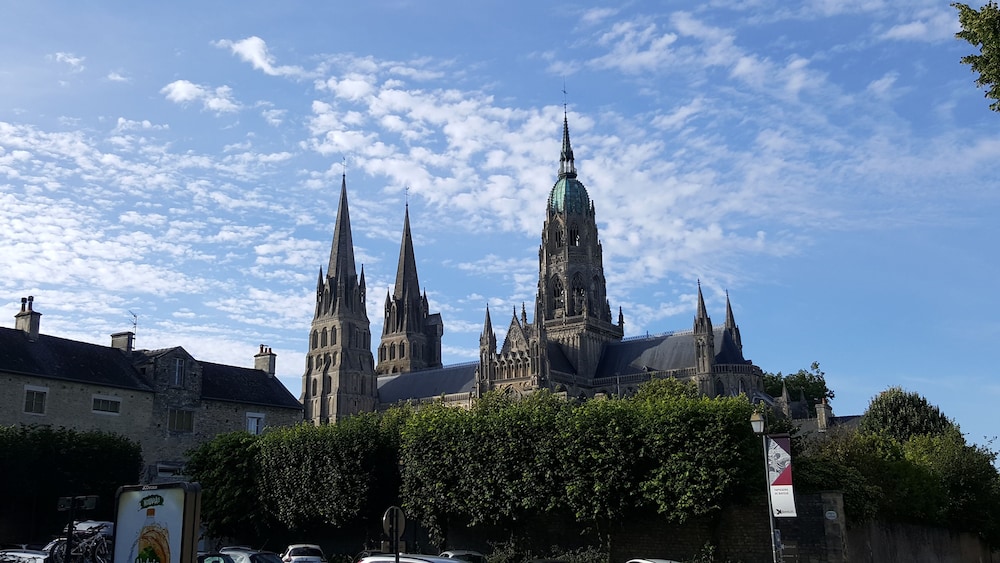 Castel Bayeux Guesthouse 38/50