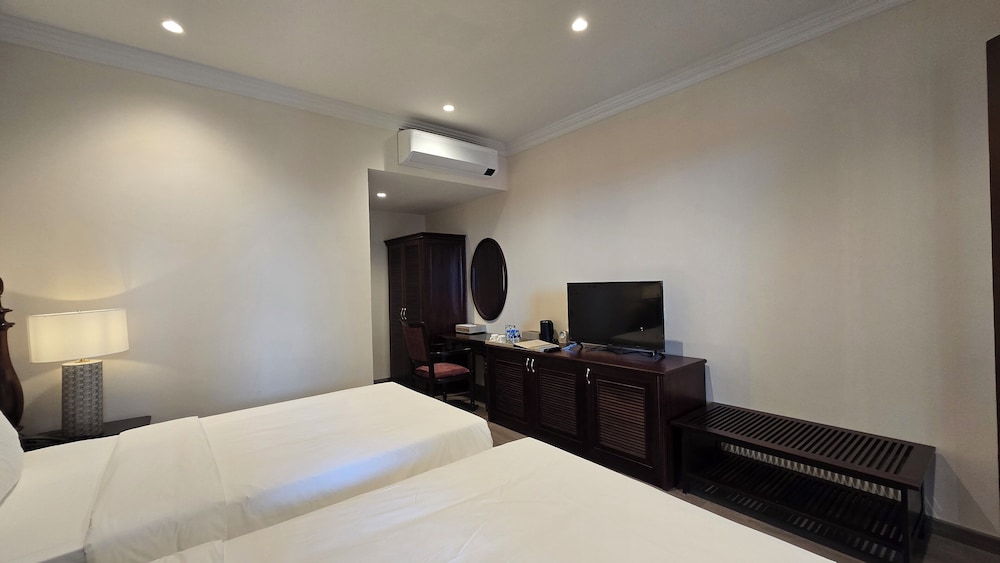 Champasak Palace Hotel 29/65