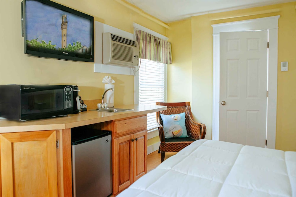 The Provincetown Hotel at Gabriel's 11/51