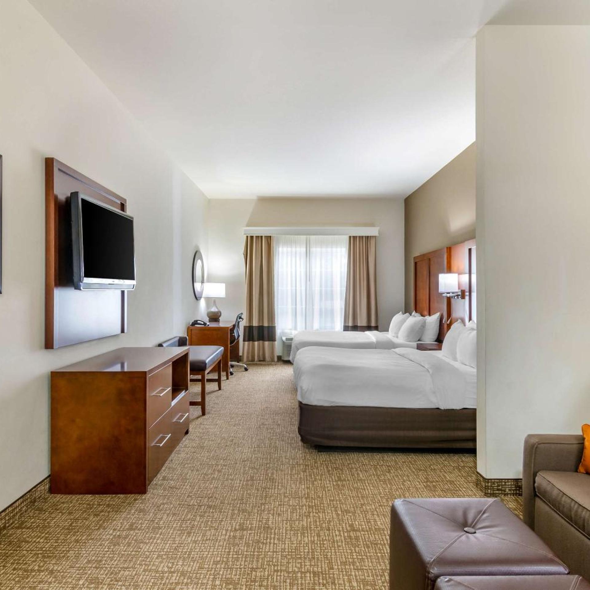 جناح بسرير كوين، Comfort Inn And Suites 8/10