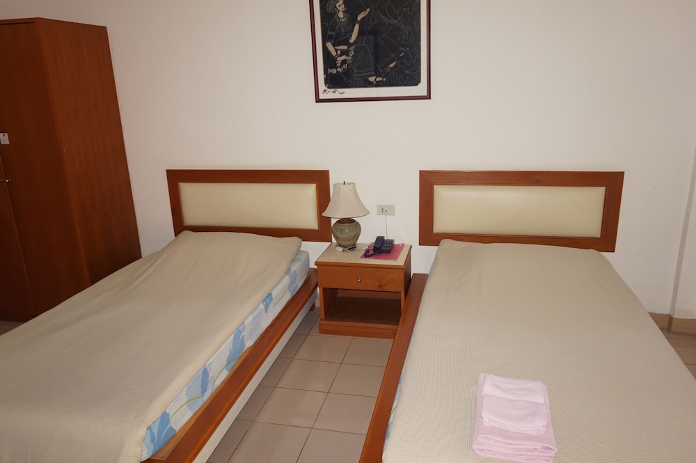 Tonwa Resort Hotel 12/55