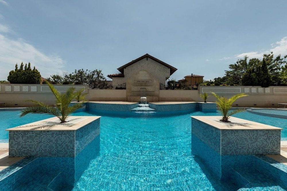 Penelope Palace Apart Hotel 85/87
