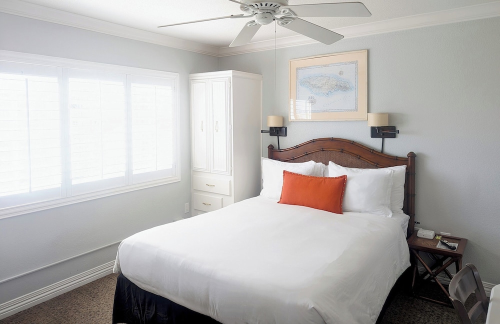 Capitola Hotel 11/50