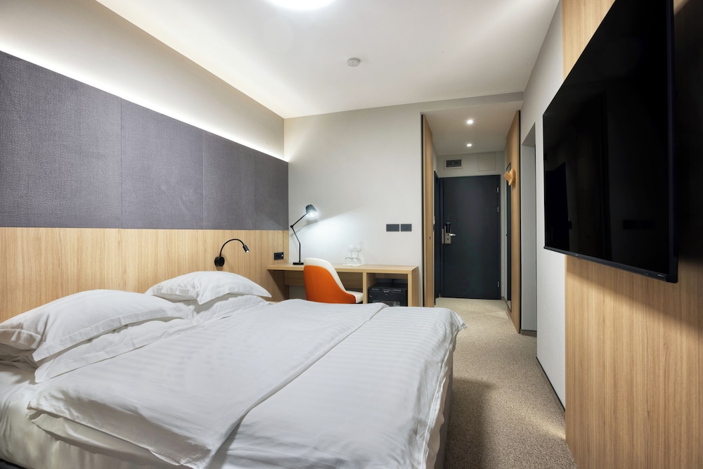 Hotel Kompas 8/48
