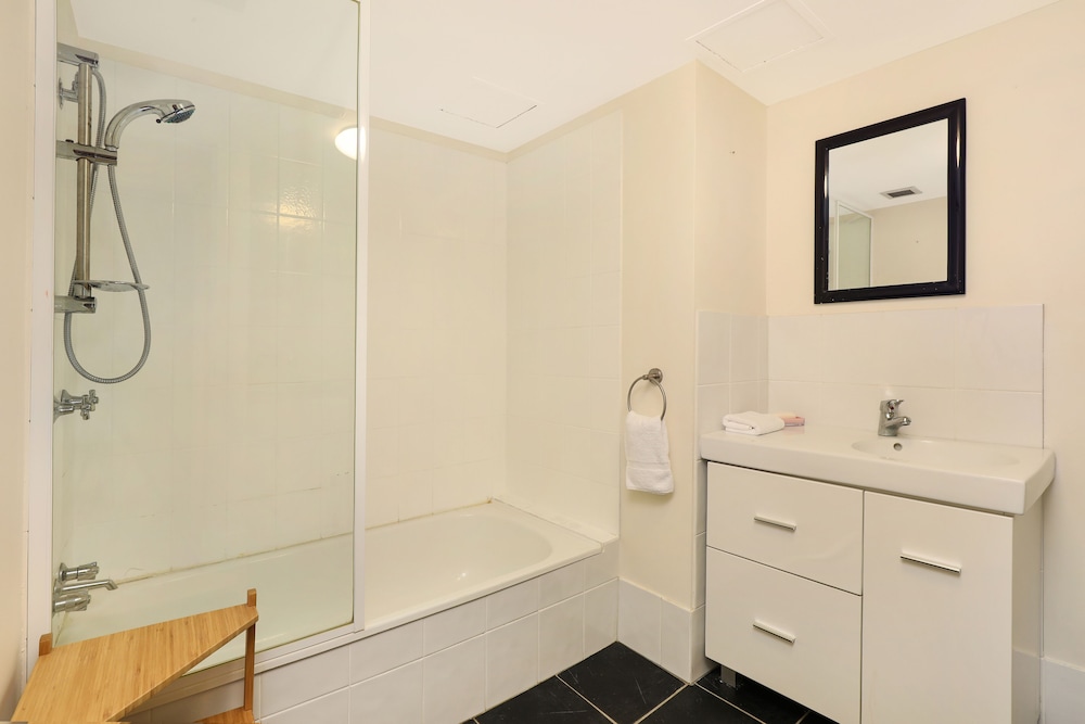 Palmerston Tower Holiday Apartments 30/36