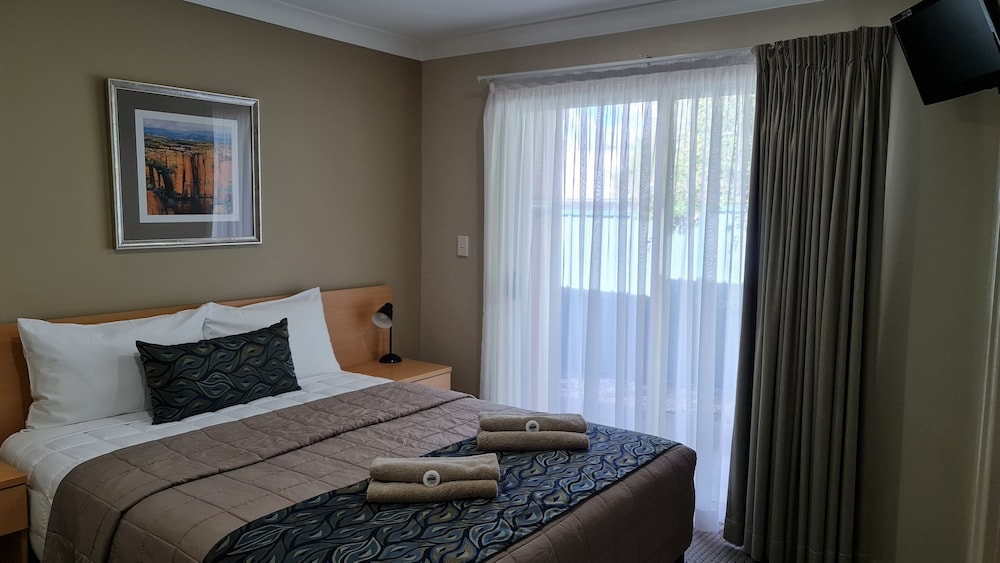 Edward Parry Motel & Apartments 17/57