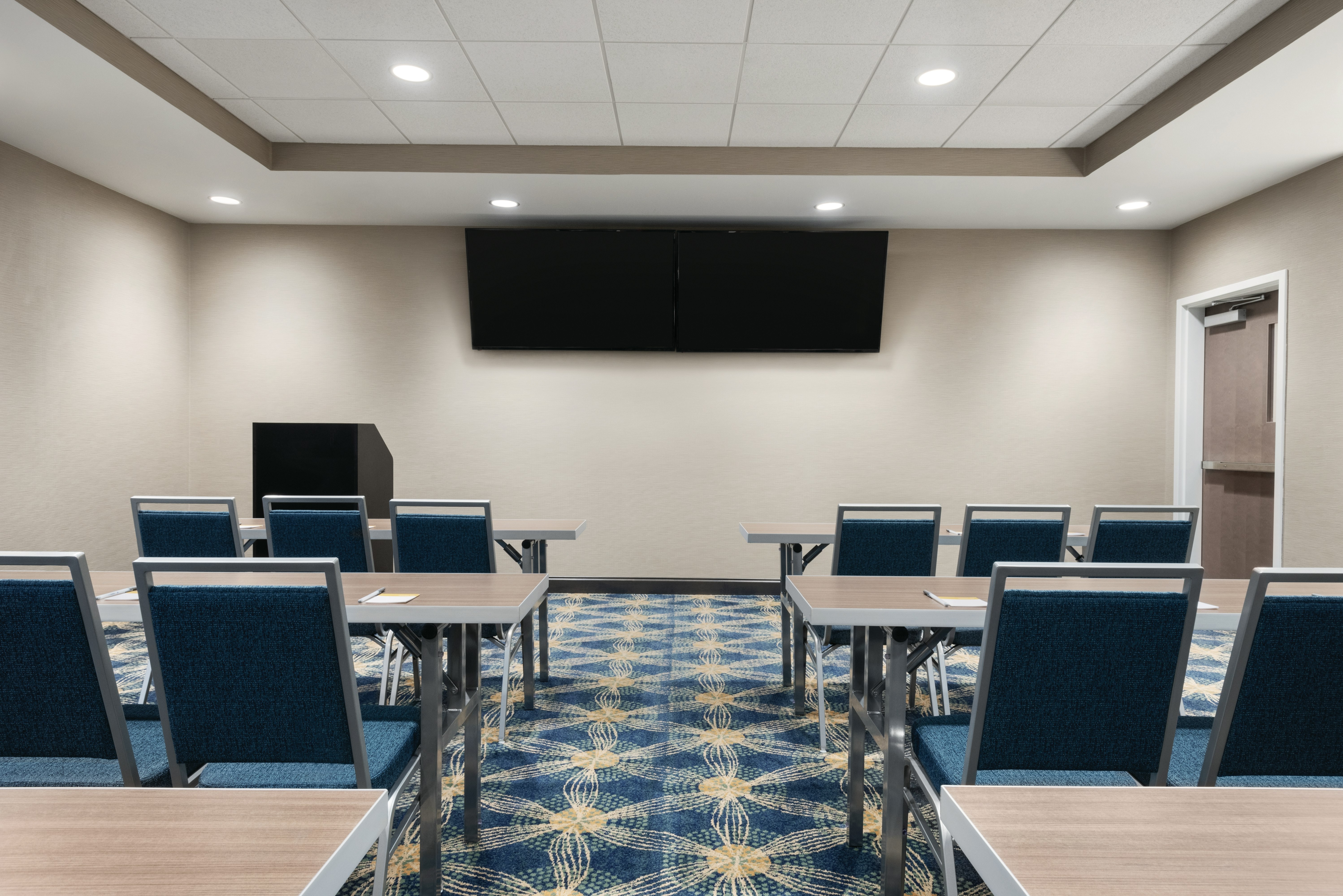 Hampton Inn Champaign Southwest 14/18