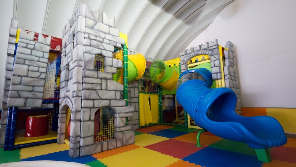 Family Hotel Schloss Rosenegg 52/64