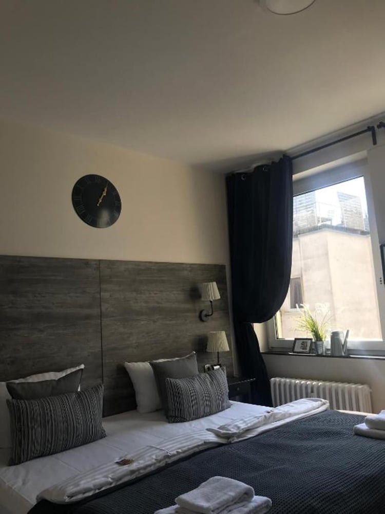 Hamburg Room 15/50
