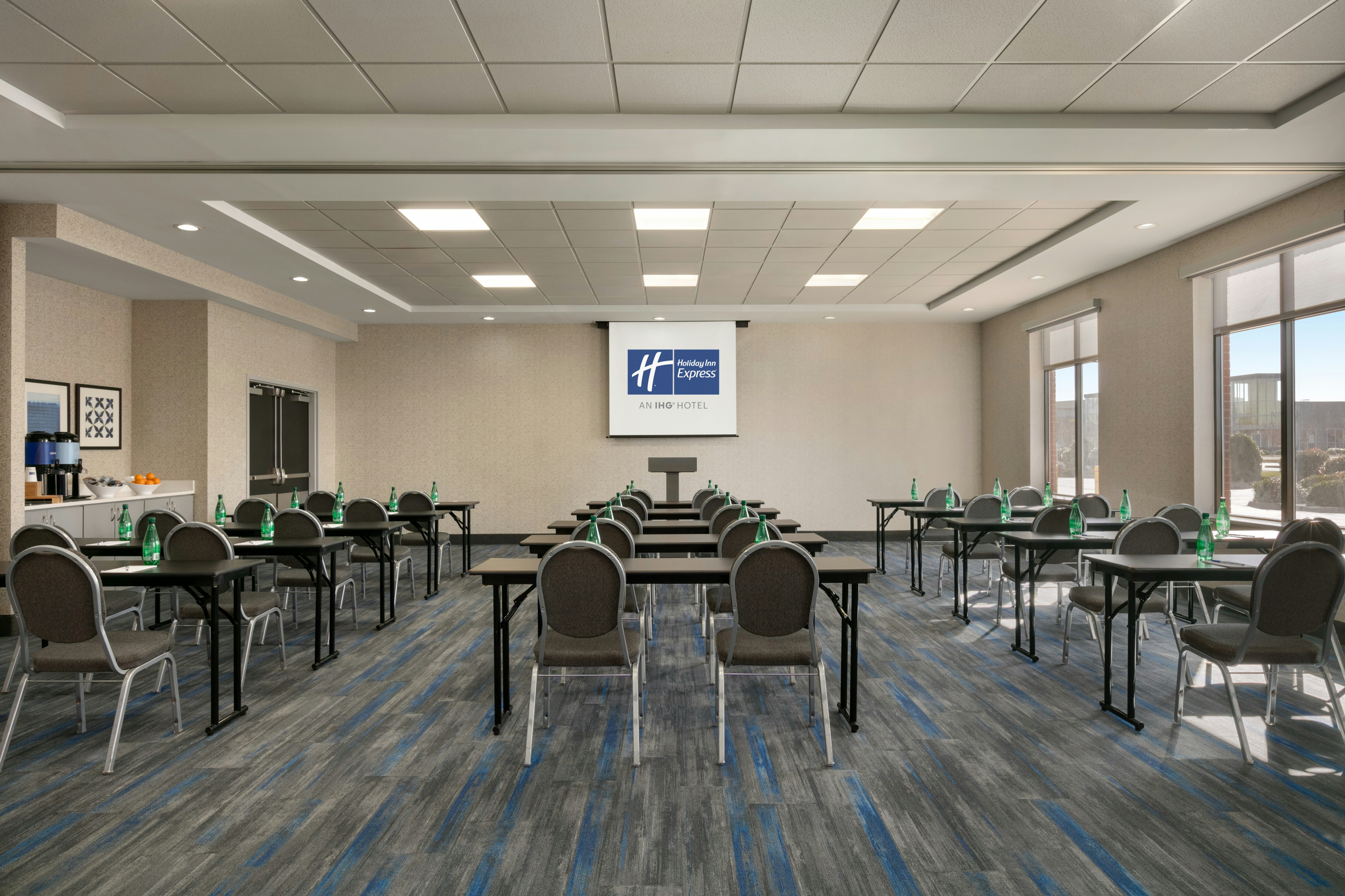 Holiday Inn Express Hotel And Suites Norfolk Airport 48/60