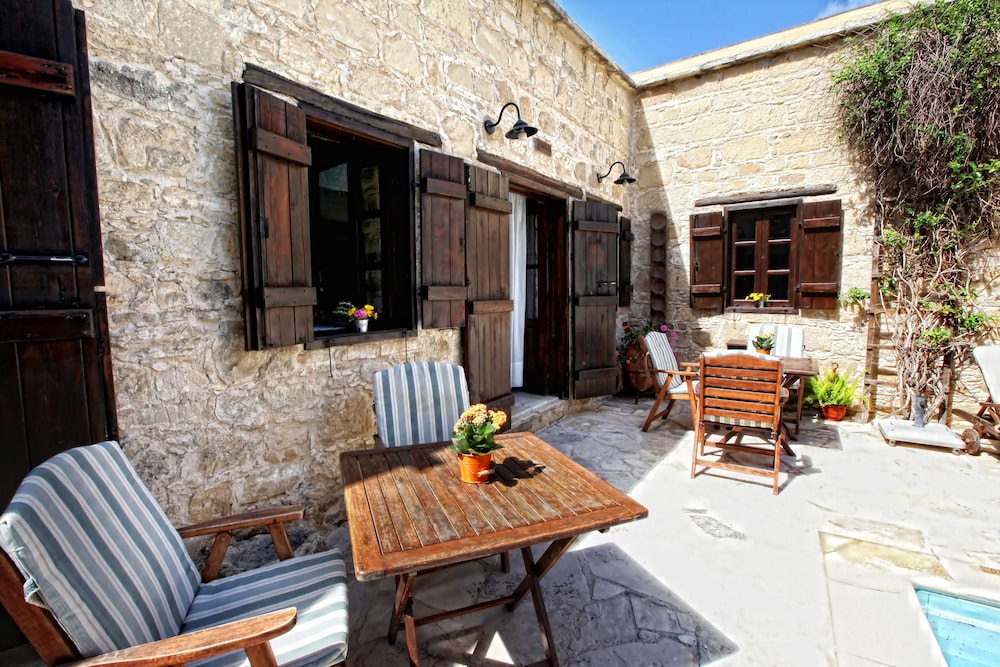LEONIDAS VILLAGE HOUSES 23/45