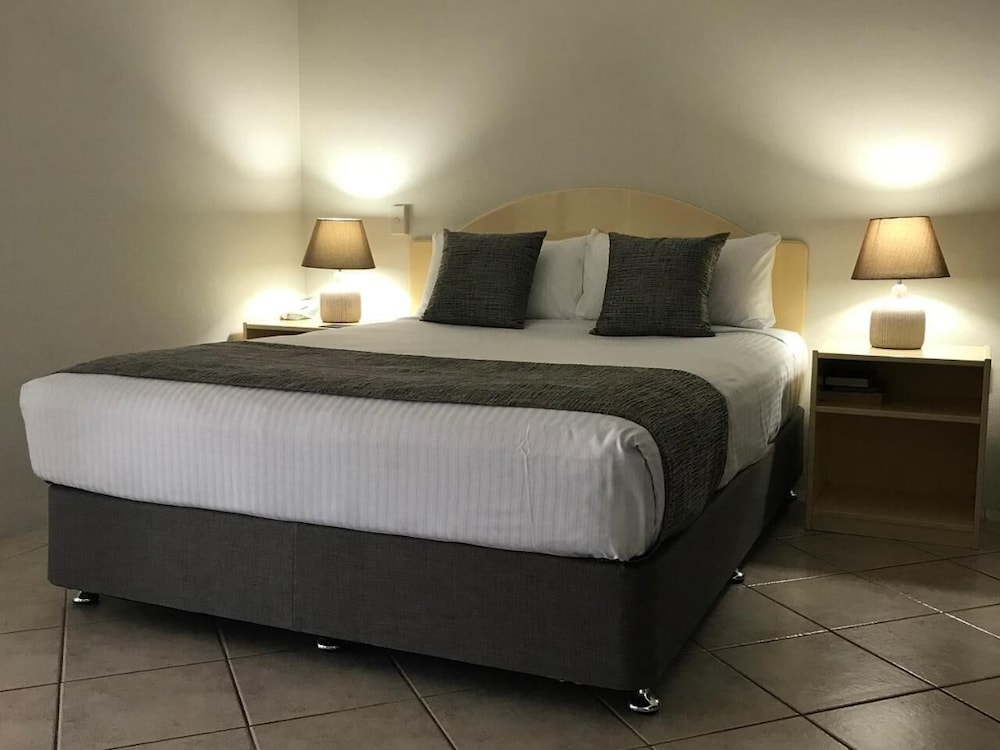 ROCKY GARDENS MOTOR INN 11/28